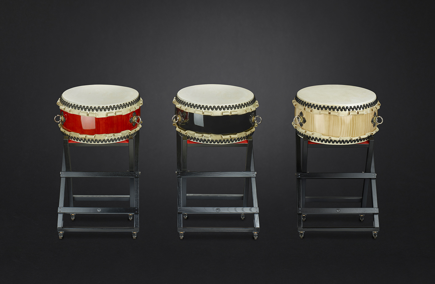 Hira-Daiko drums hq. �48cm/h:25cm  (red-brown, shiny-black & nature)  with X-stand high  (699�/195�)