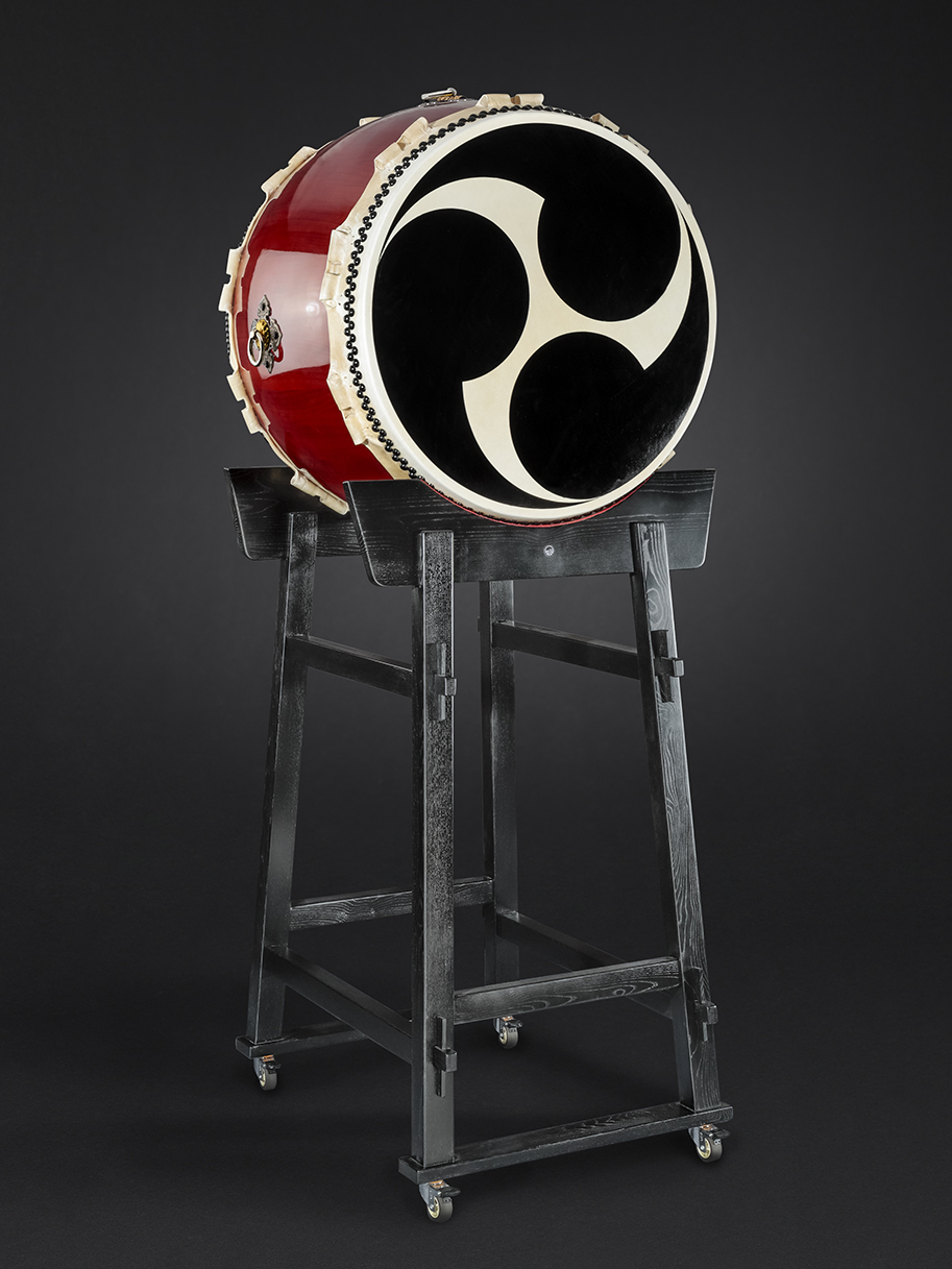 O-Daiko hq, one drumhead with tomoe-logo �85cm/h75cm (3.700�)