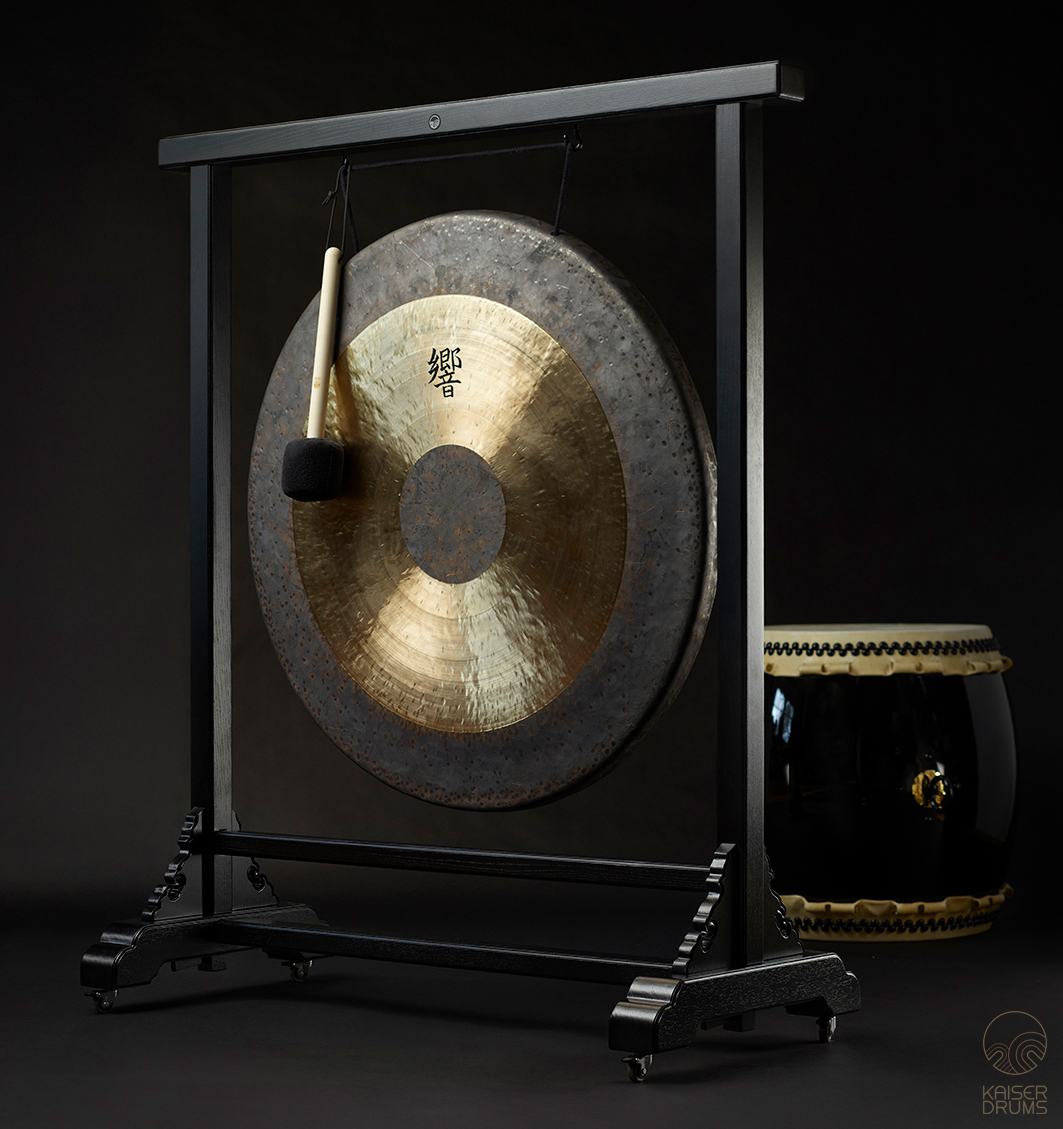 Premium TAM TAM GONG �95cm  with  Premium Gong-STAND  and  black Nagado drum  (1.595� / 995� / 999�)&nbsp;&nbsp;