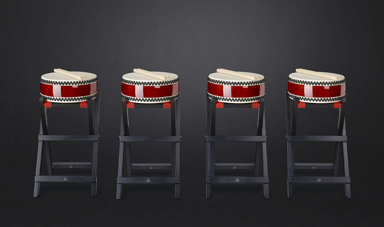 Small Hira-Daiko Classic drums �39cm/h:15cm  (red-brown)&nbsp;with X-stand  (399�/165�)